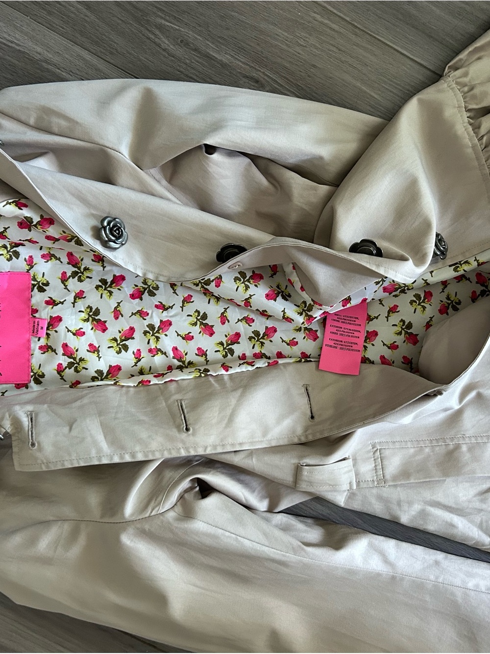Vintage Betsey Johnson Beige Eyelet Ruffle Hem Floral Hem Trench Coat Romantic M - Picture 6 of 6
